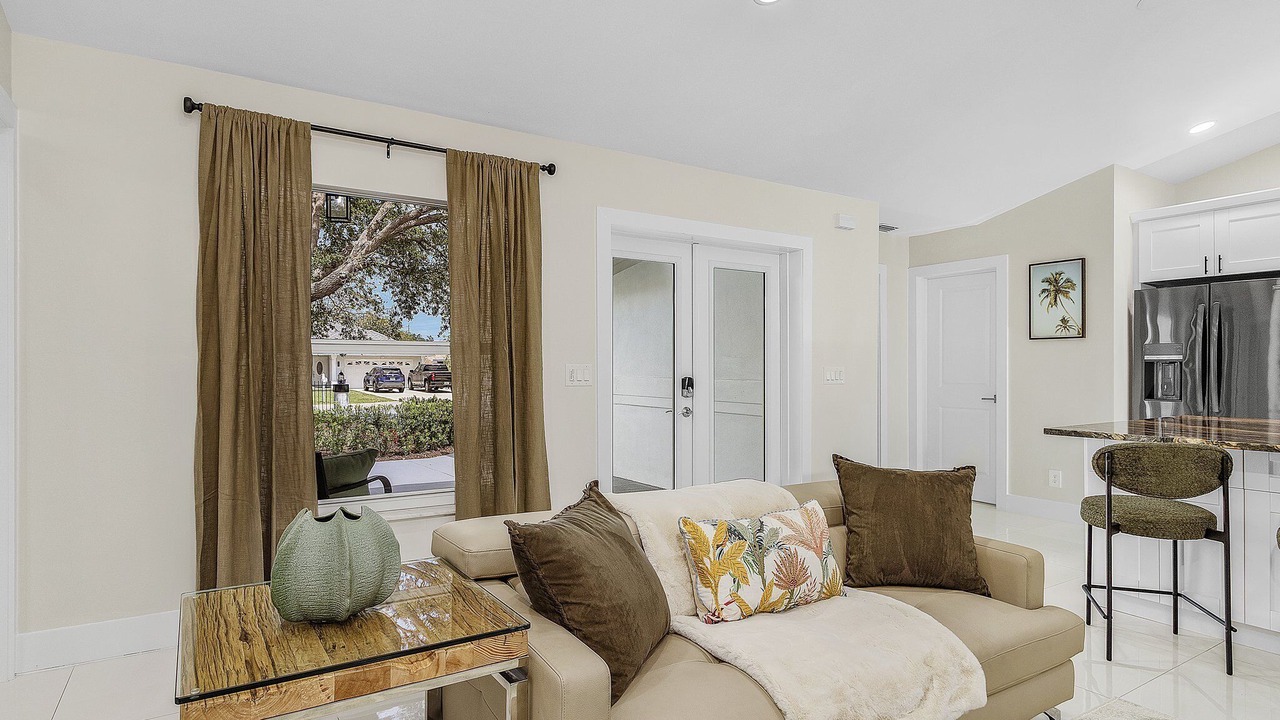 Photo of Livingroom in Willoughby Acres