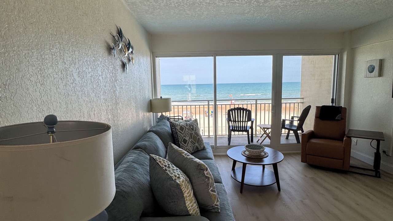 Photo of Livingroom in Davis