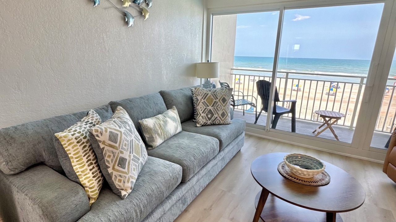 Photo of Livingroom in Davis