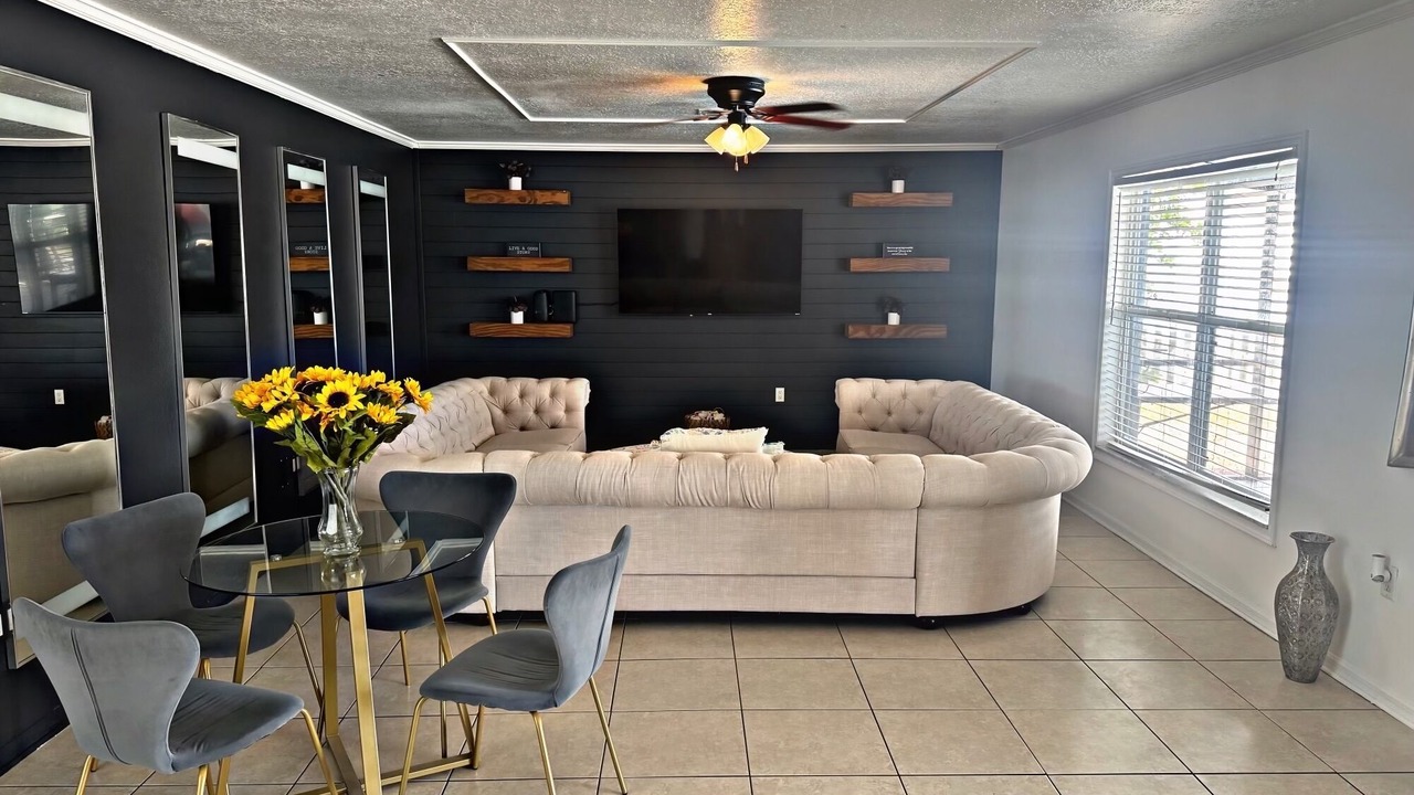 Photo of Livingroom in Deltona Lakes