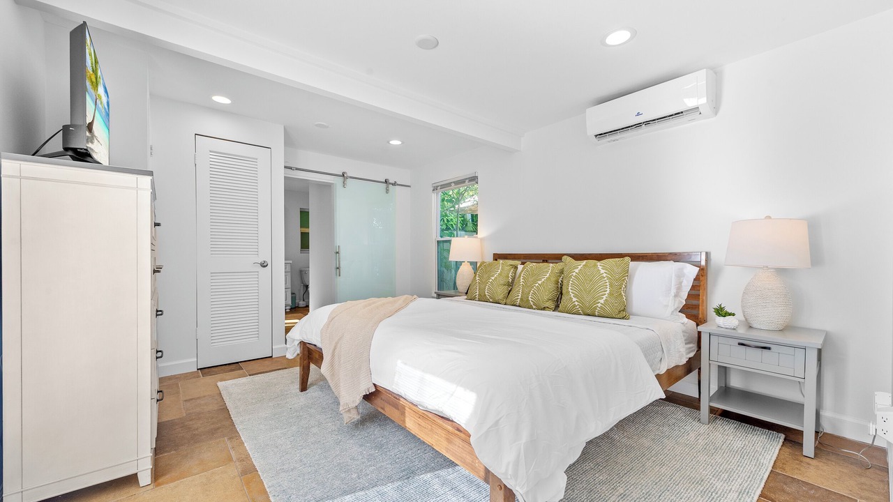 Photo of Bedroom in Old Northwood Historic District
