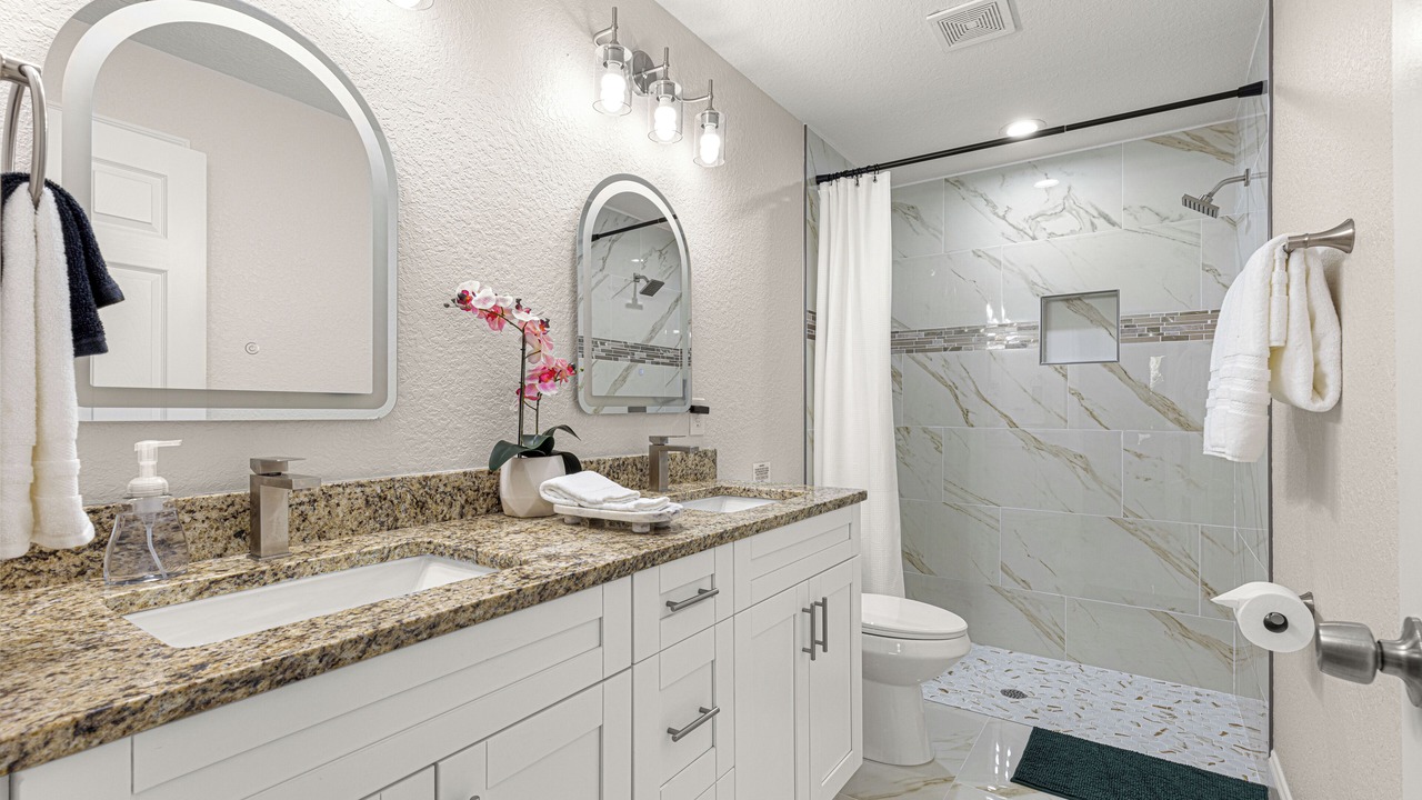 Photo of Bathroom in Candler