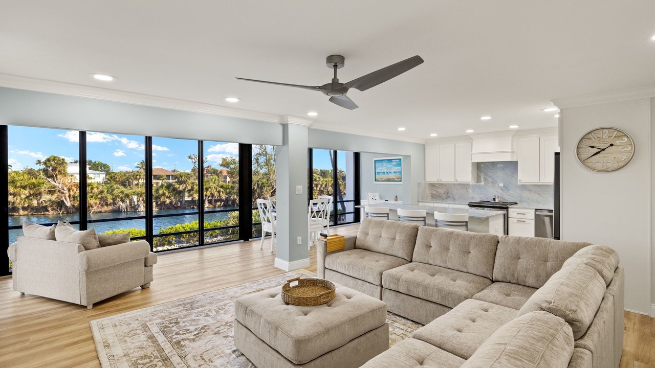 Photo of Livingroom in Beachview Country Club Estates