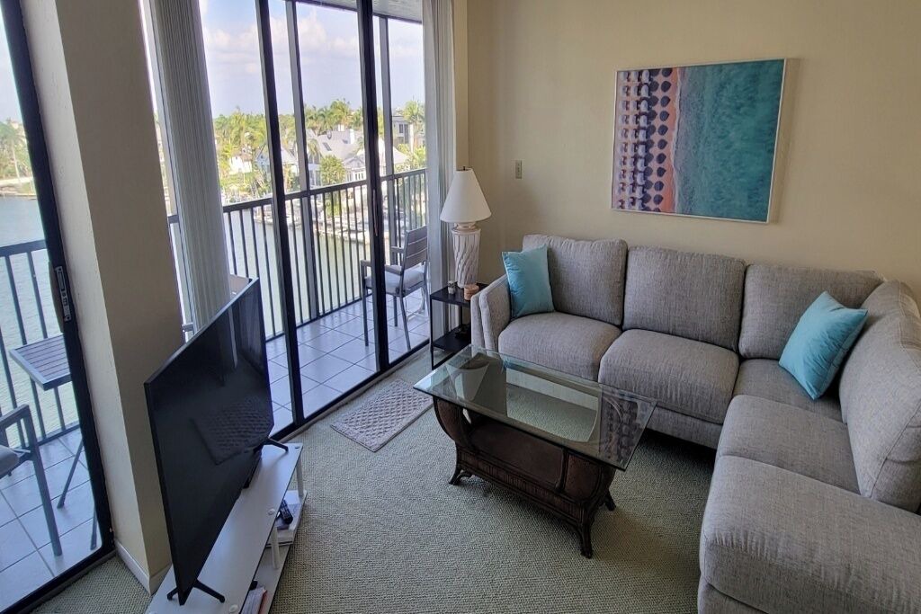 Photo of Livingroom in Vanderbilt Beach