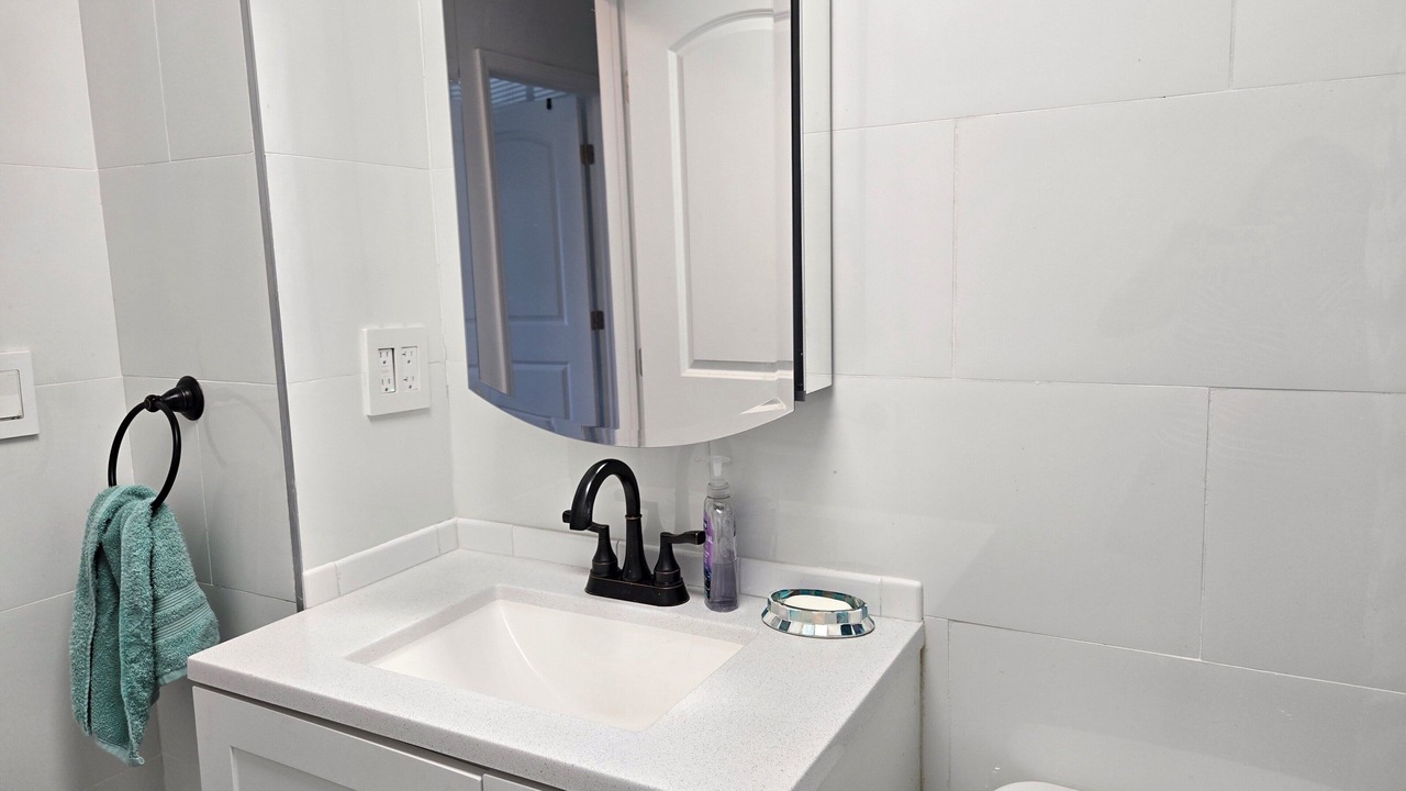 Photo of Bathroom in Laguna Shores