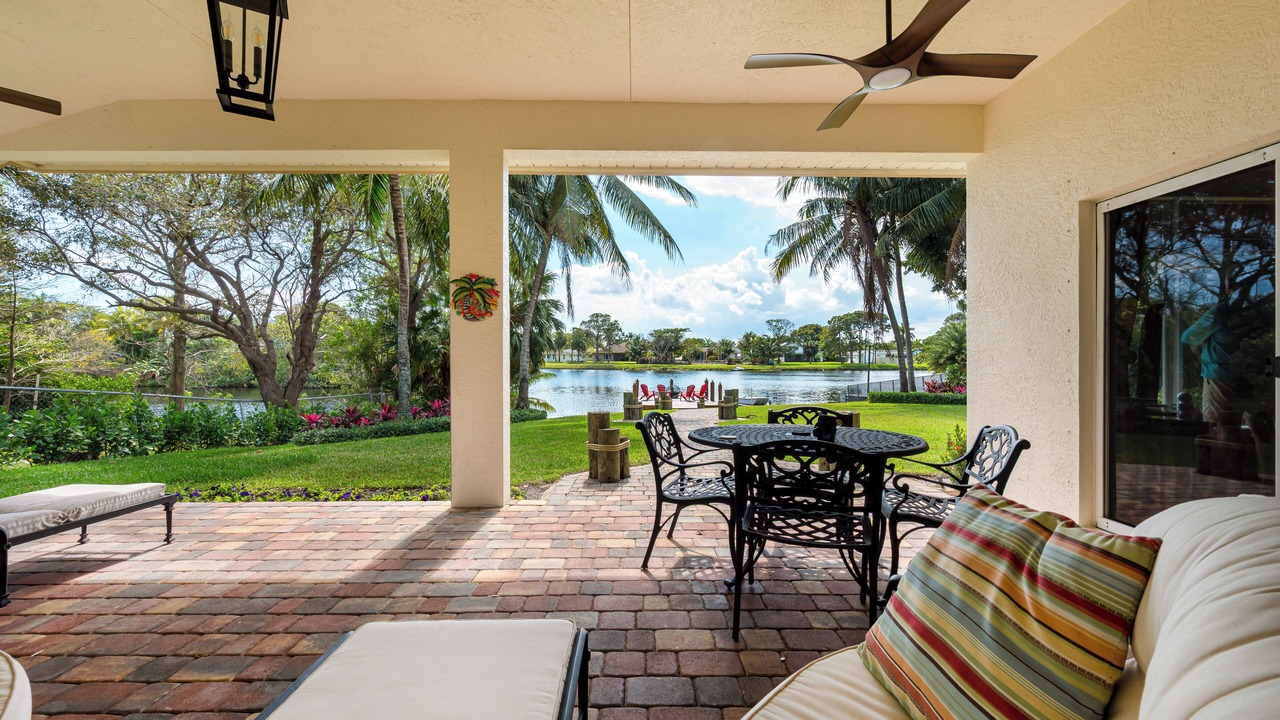 Photo of Outdoor in Tropic Palms