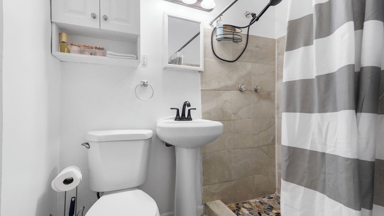 Photo of Bathroom in Golden Glades