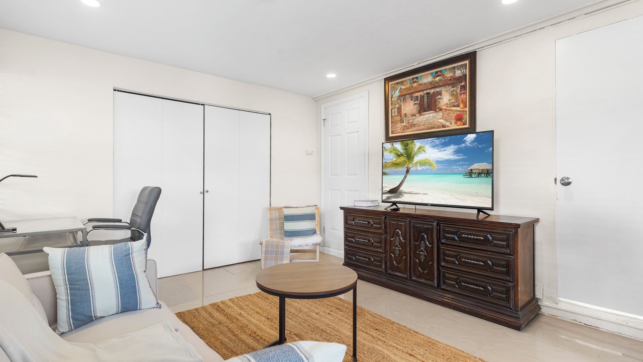 Photo of Livingroom in Golden Glades