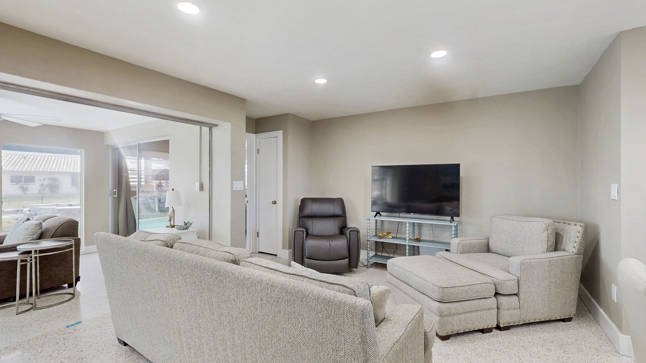 Photo of Livingroom in Lochmoor Waterway Estates