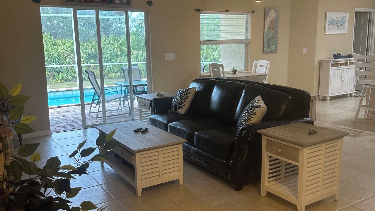 Photo of Livingroom in South Gulf Cove