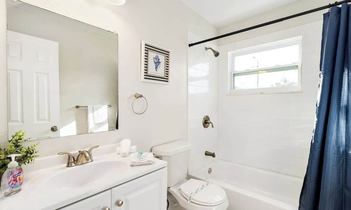 Photo of Bathroom in Downtown Zephyrhills