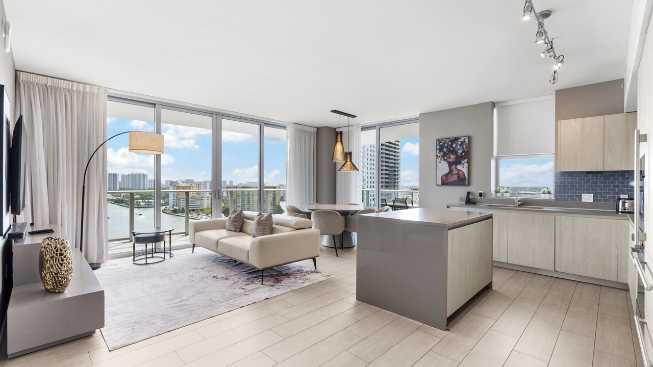 Photo of Livingroom in Hollywood South Central Beach