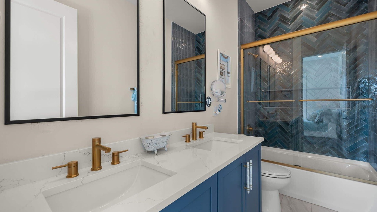 Photo of Bathroom in Mid Island