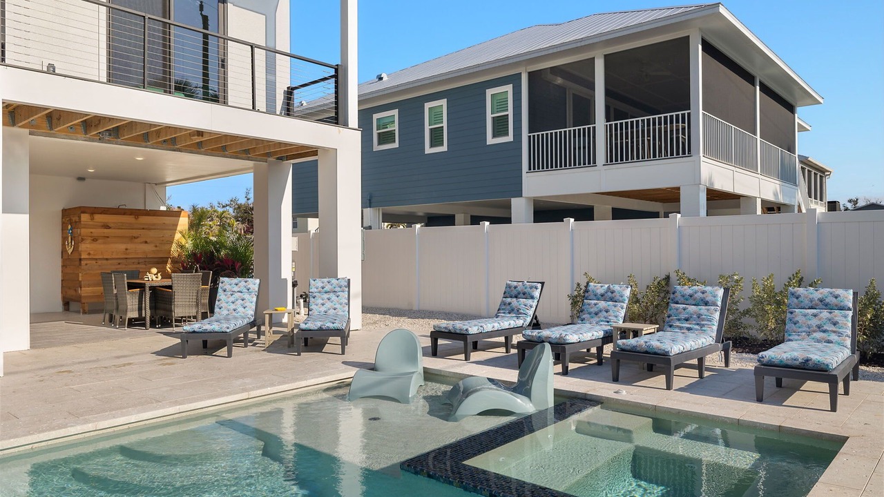 Photo of Outdoor in Mid Island