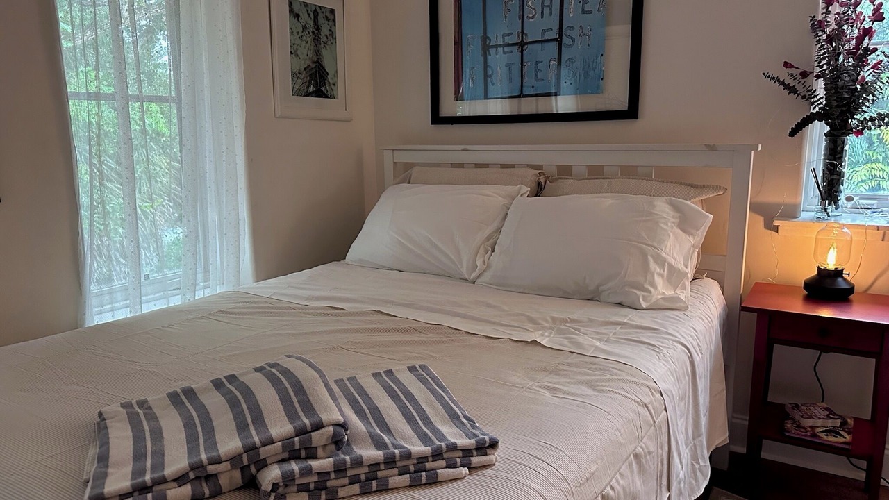 Photo of Bedroom in Ludlam