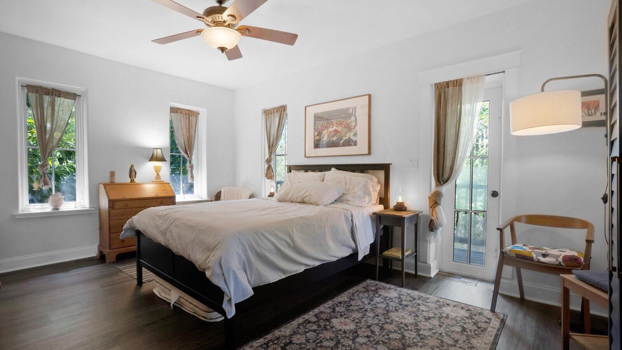 Photo of Bedroom in Ludlam