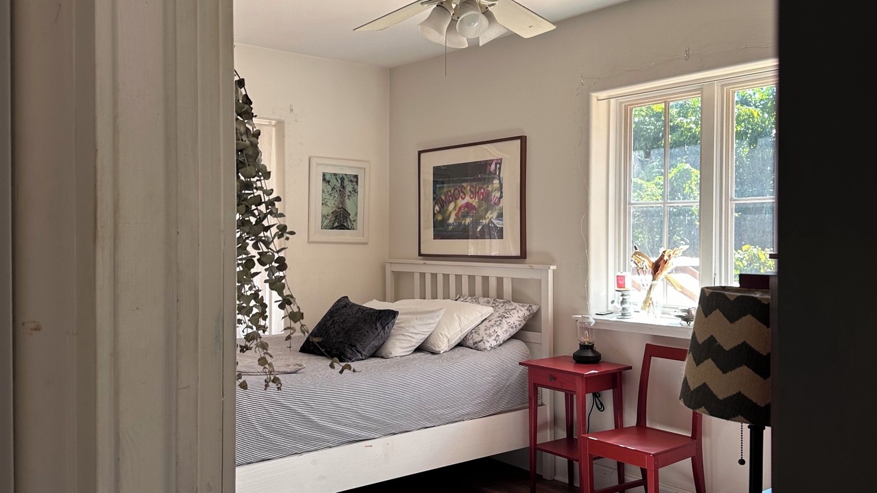 Photo of Bedroom in Ludlam