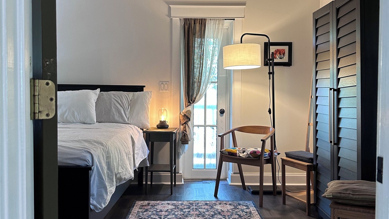 Photo of Bedroom in Ludlam
