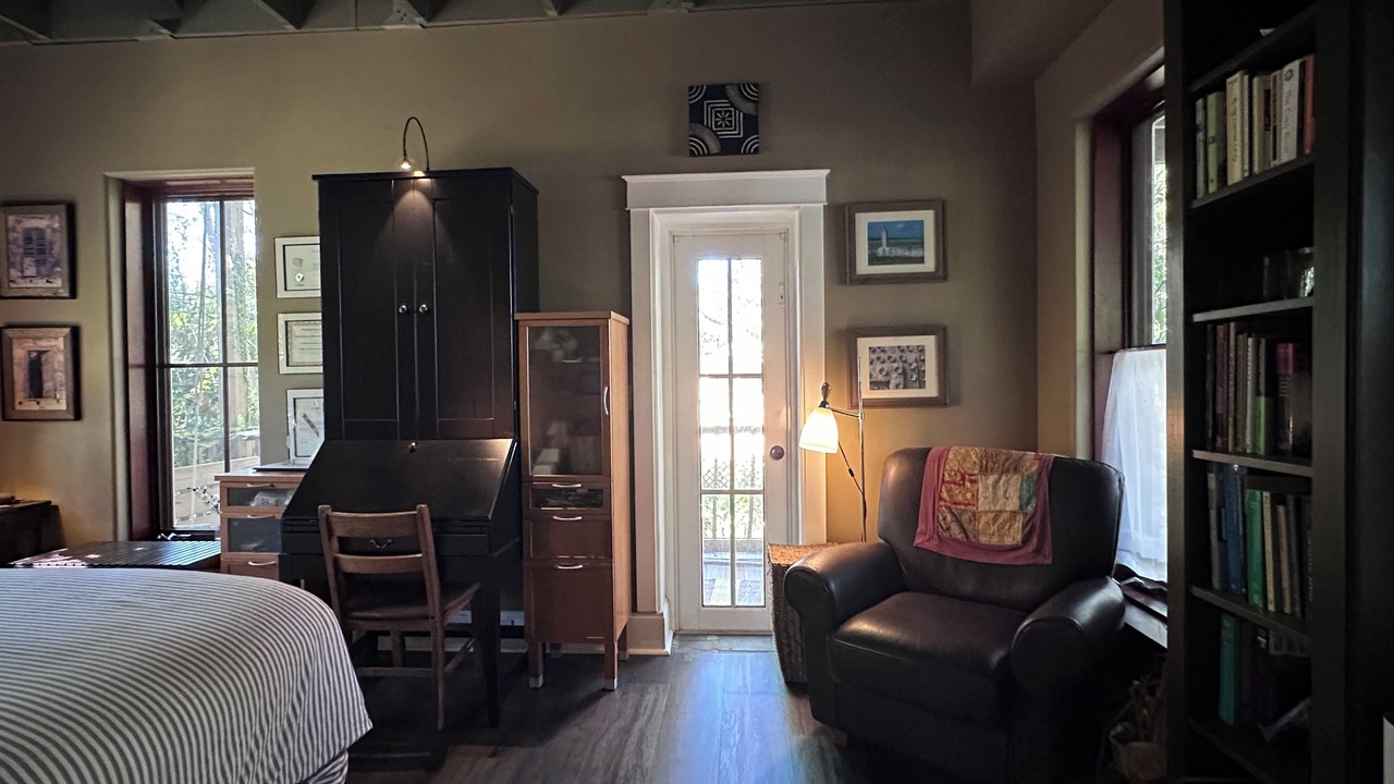 Photo of Bedroom in Ludlam
