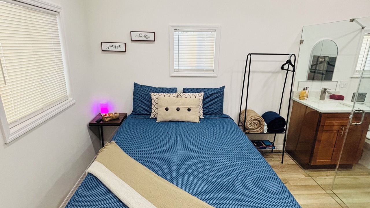 Photo of Bedroom in Azalea Park
