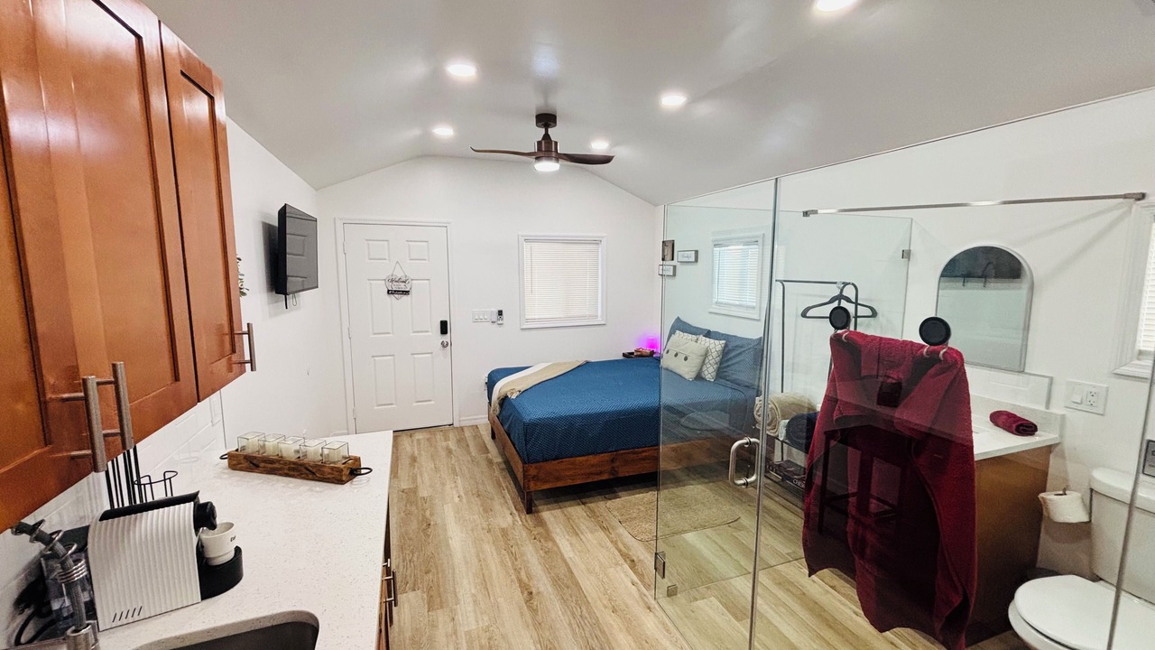 Photo of Bedroom in Azalea Park