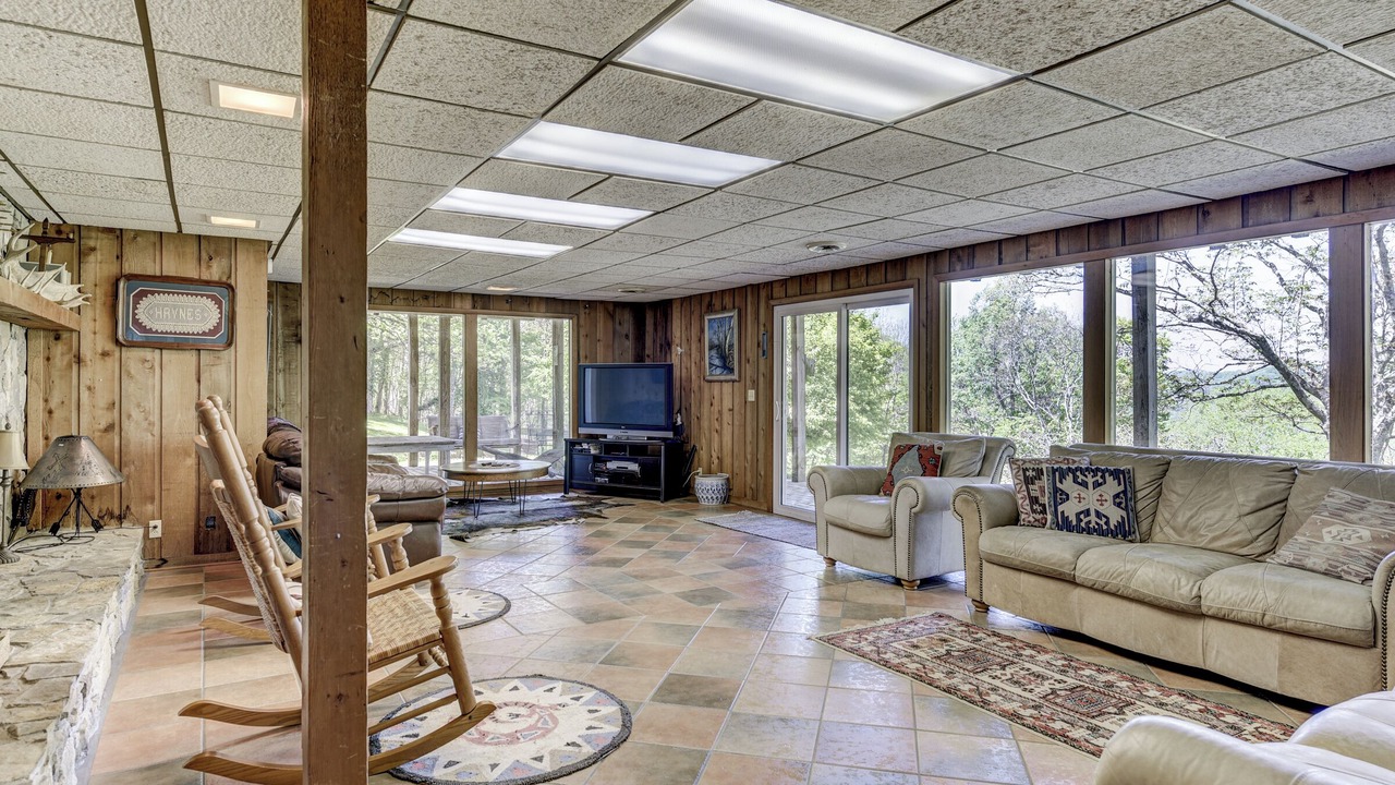 Photo of Livingroom in Bethpage