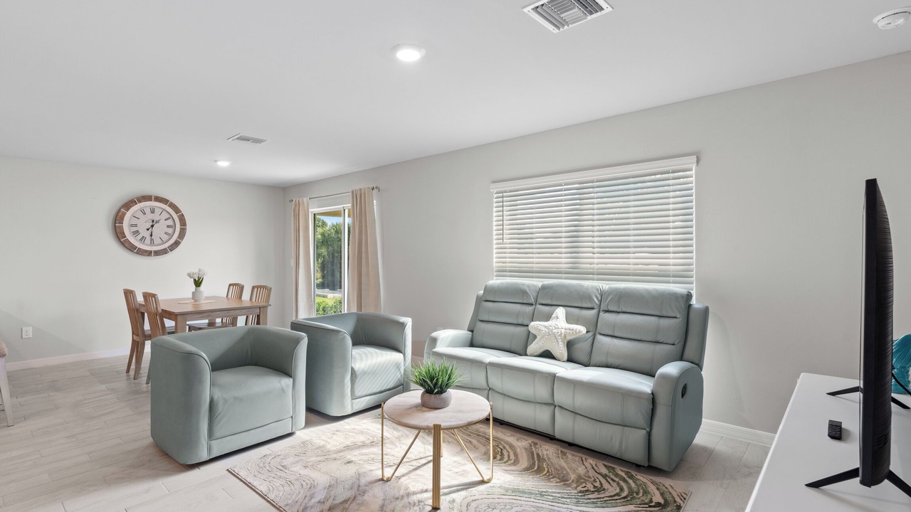 Photo of Livingroom in Sunshine