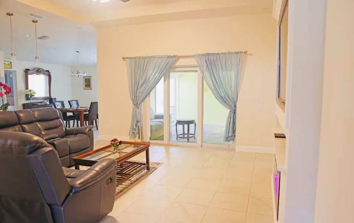 Photo of Livingroom in South Gulf Cove