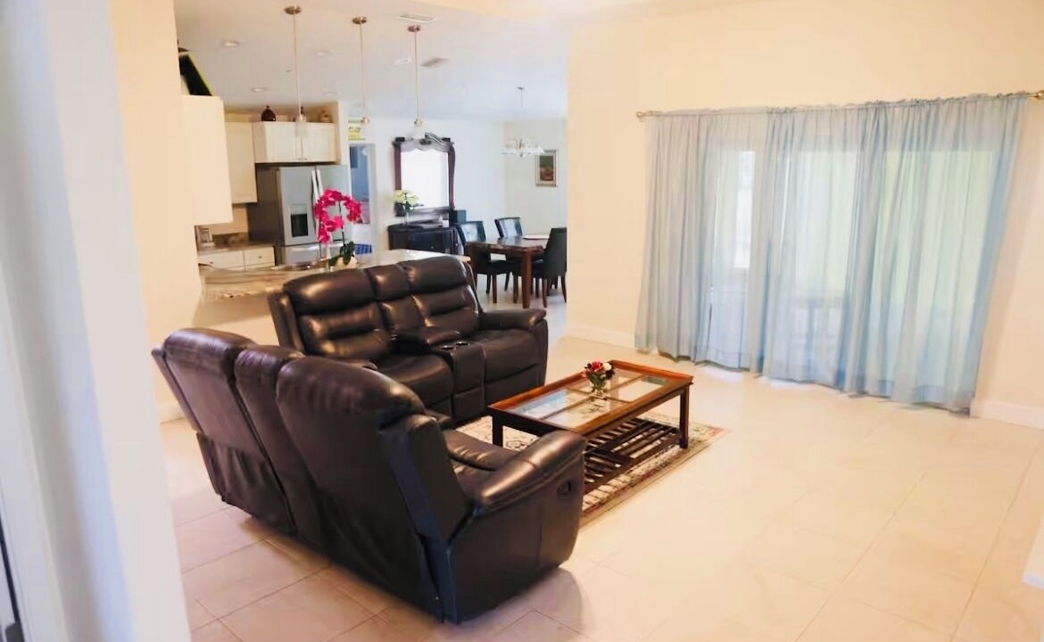 Photo of Livingroom in South Gulf Cove