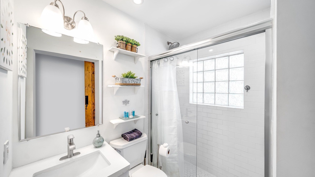 Photo of Bathroom in Garden Isles
