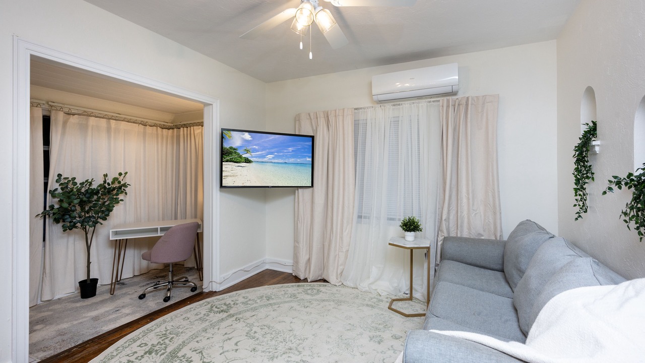Photo of Livingroom in Historic Uptown