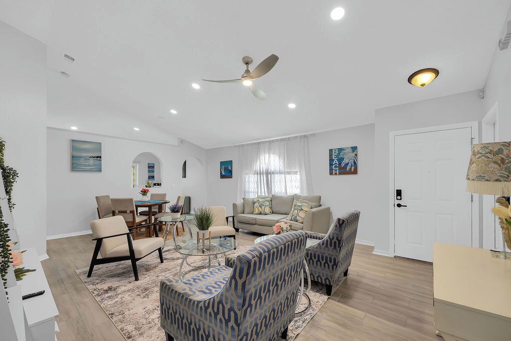 Photo of Livingroom in Sandalwood
