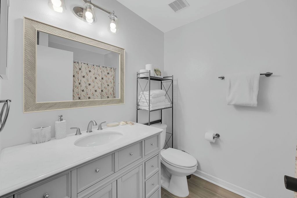 Photo of Bathroom in Sandalwood