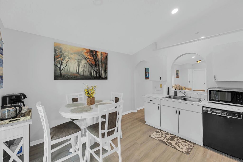 Photo of Kitchen in Sandalwood
