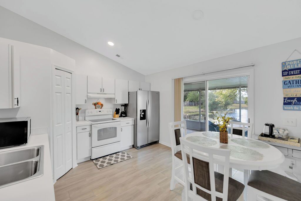 Photo of Kitchen in Sandalwood