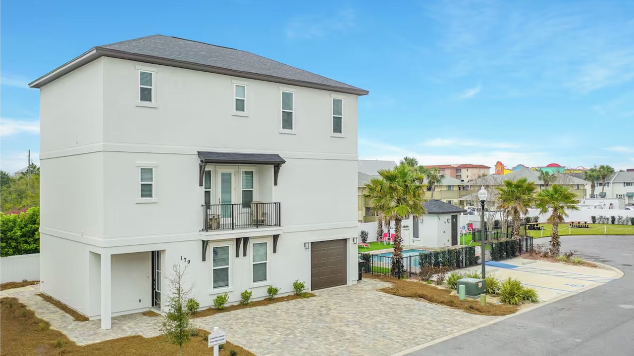Photo of Outdoor in Emerald Waters Village