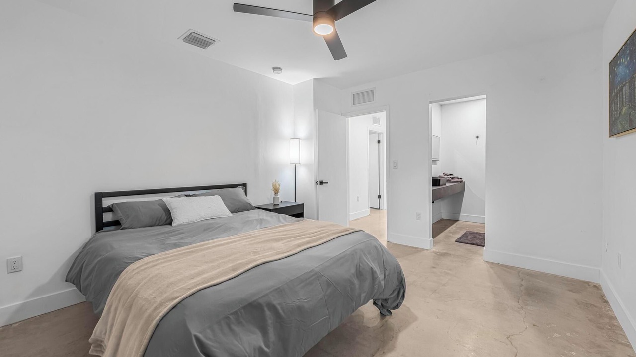 Photo of Bedroom in Coral Way