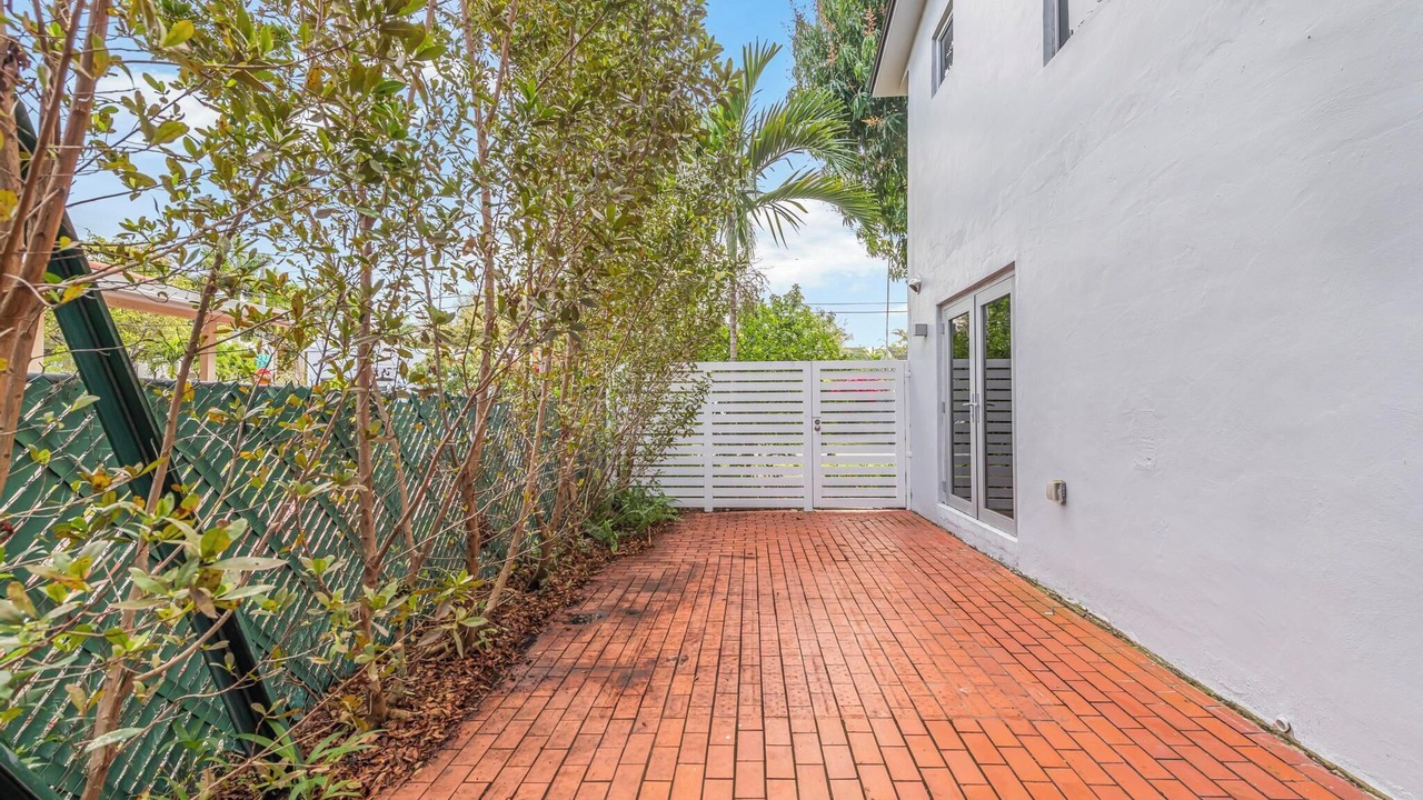 Photo of Outdoor in Coral Way