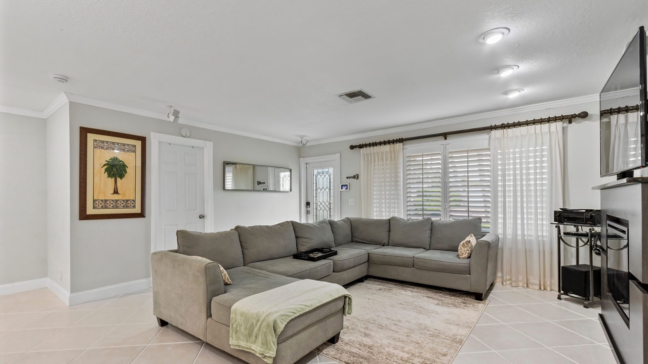 Photo of Livingroom in Lake Clarke Shores