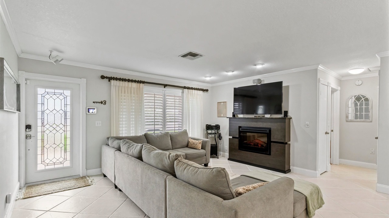 Photo of Livingroom in Lake Clarke Shores