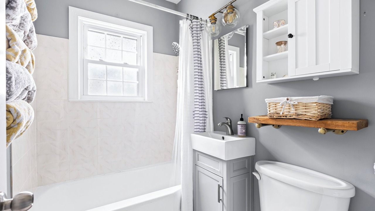 Photo of Bathroom in Parrot Cove