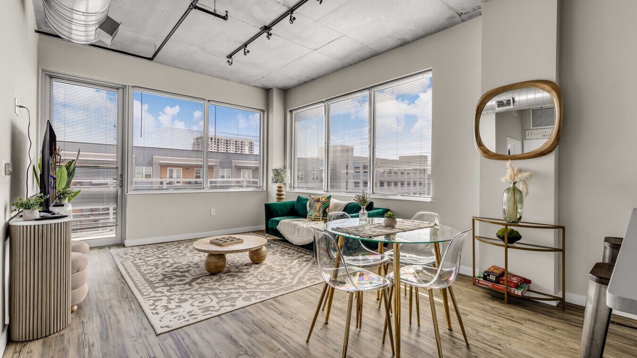Photo of Livingroom in Historic Uptown