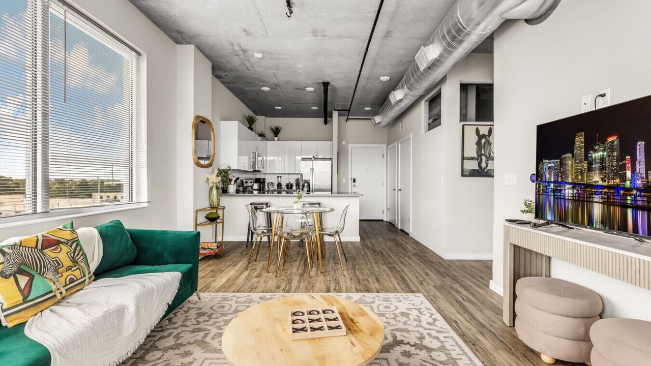 Photo of Livingroom in Historic Uptown
