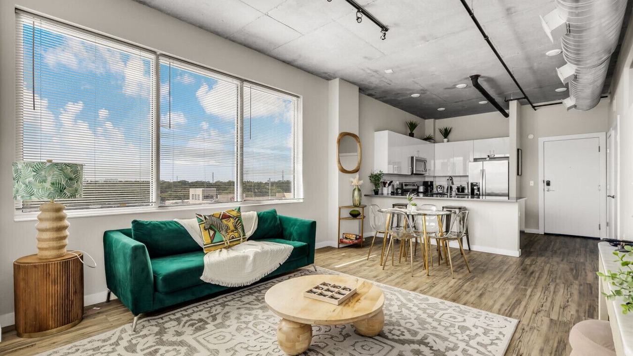 Photo of Livingroom in Historic Uptown