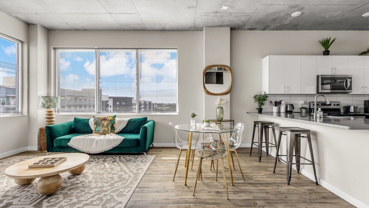 Photo of Livingroom in Historic Uptown
