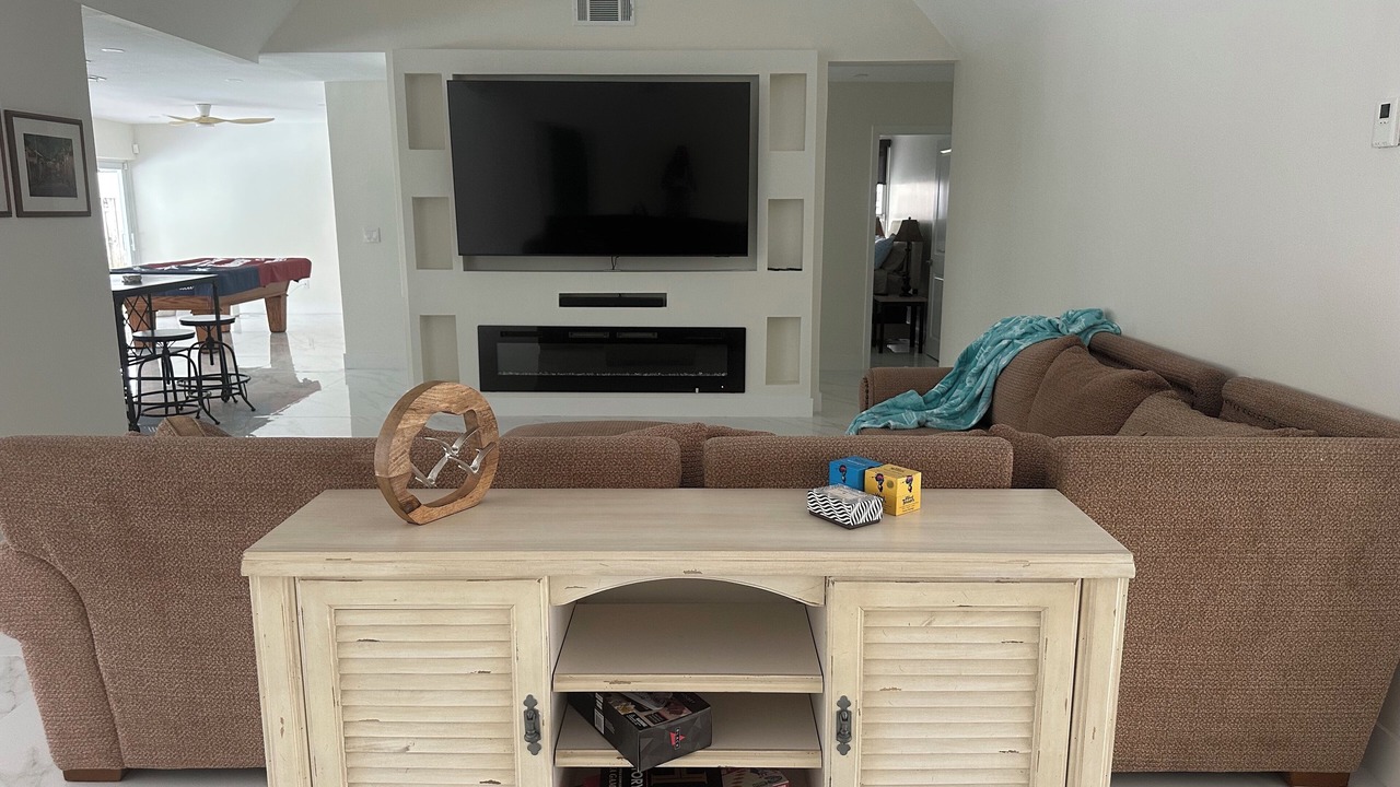 Photo of Livingroom in Ludlam