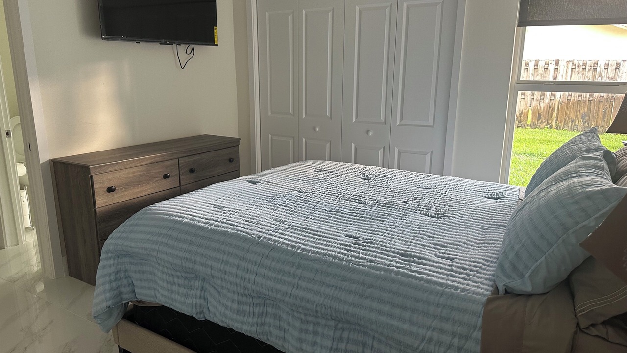 Photo of Bedroom in Ludlam