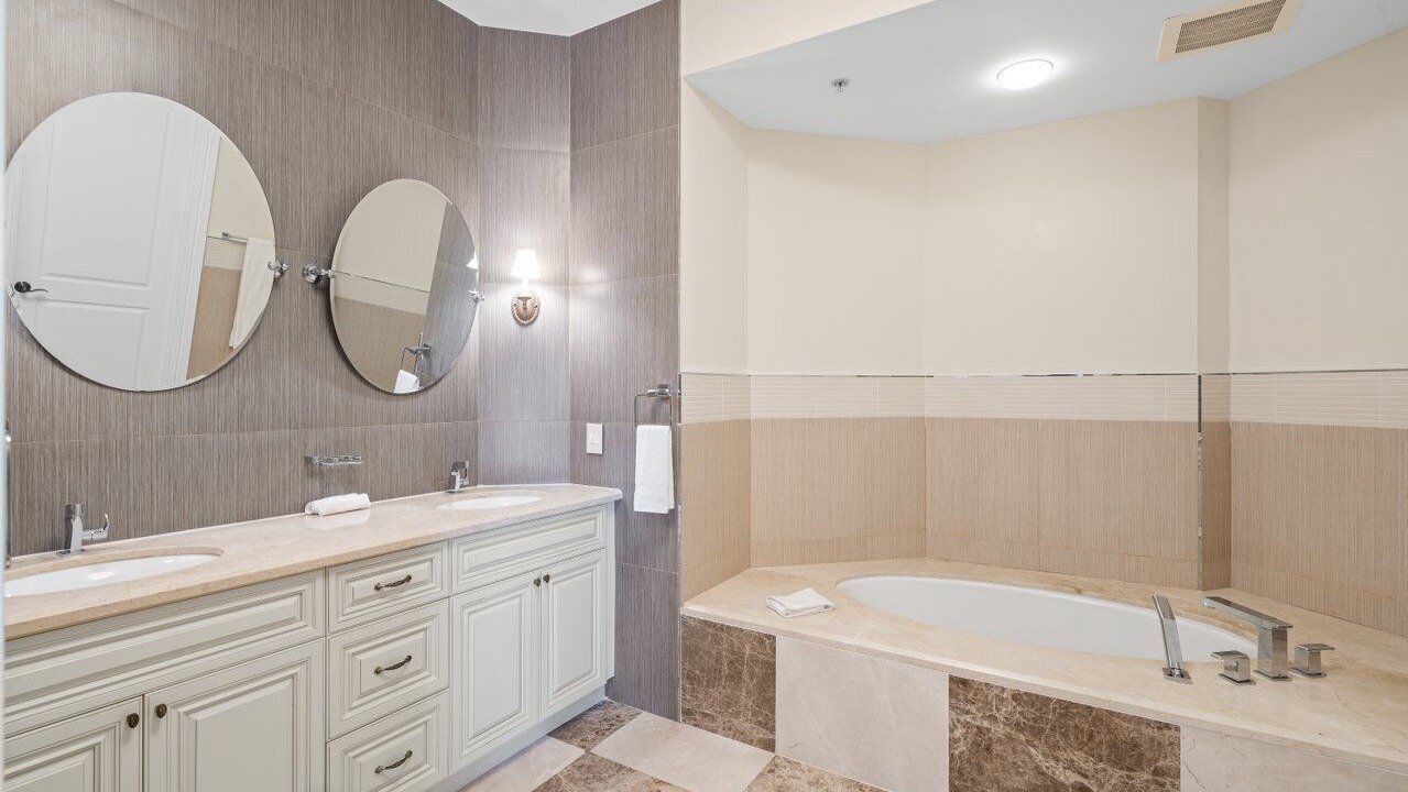 Photo of Bathroom in Olympus
