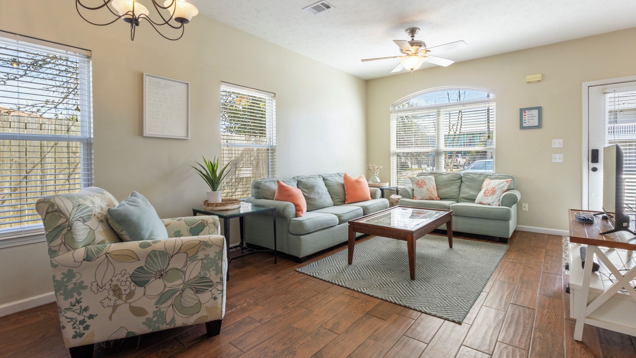 Photo of Livingroom in Crescent Beach