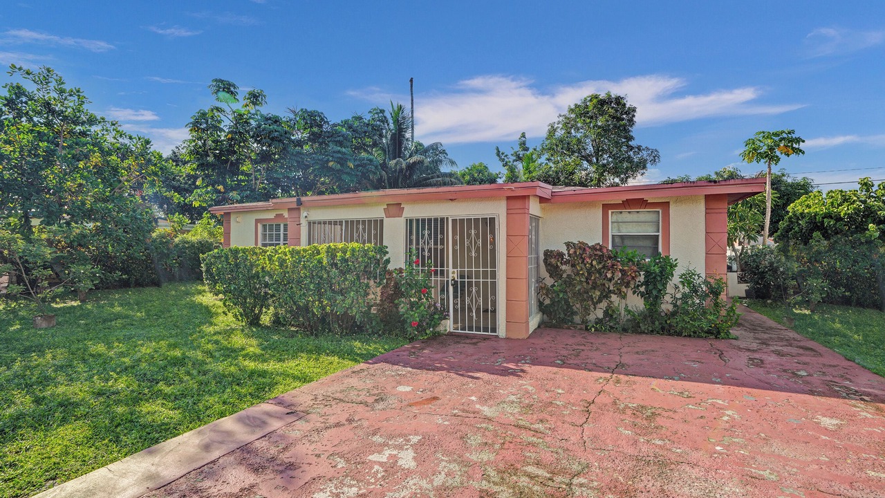 Photo of Outdoor in Golden Glades